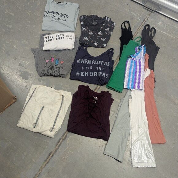 Women's Large 14 Pre-Owned Bundle of Tops Tanks Tshirts - Picture 2 of 7